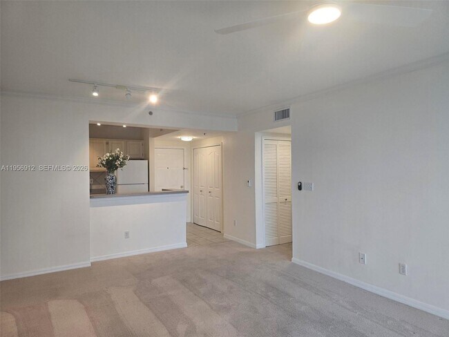 Building Photo - 2665 SW 37th Ave