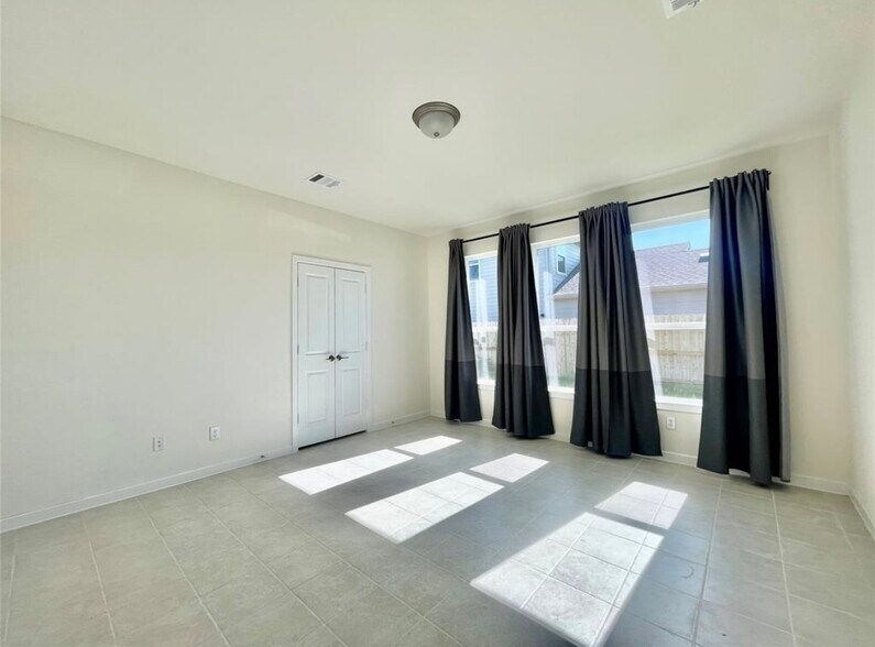 Building Photo - 7802 Winter Hawk Cir