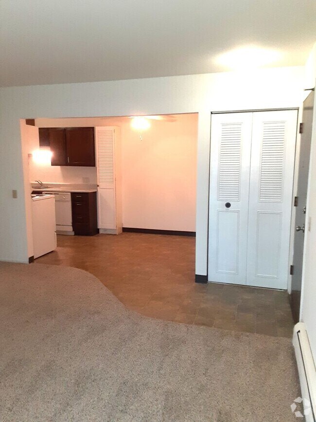 Building Photo - Lower 2 Bedroom with Patio - Optional Garage