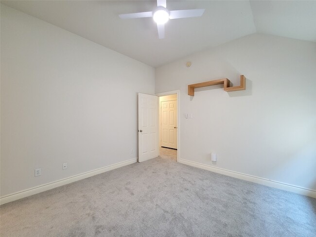 Building Photo - 2911 Clinton Dr