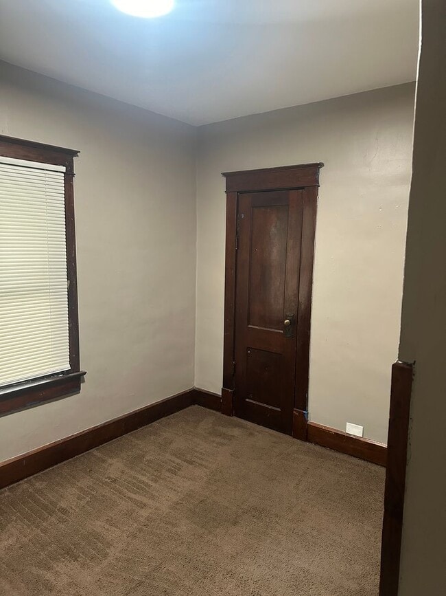 Building Photo - 636 N Oakland Ave