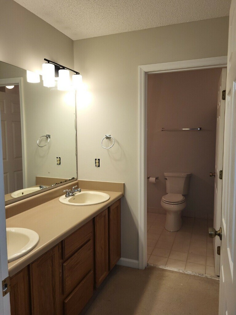 Building Photo - 105 Amick St