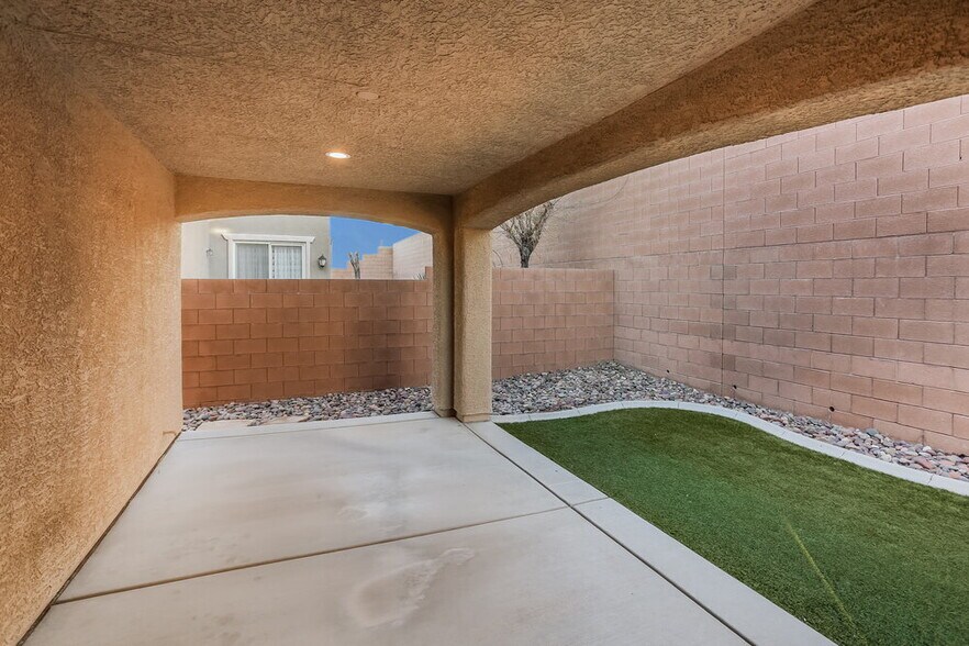 Building Photo - 10708 Bayview House Ave