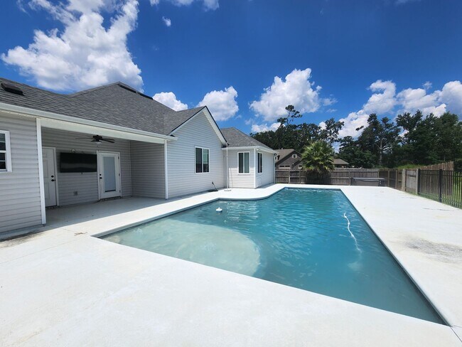 Building Photo - Elegant 4-Bedroom Valdosta Home with Vaulted Ceilings, Pool, and Outdoor Living