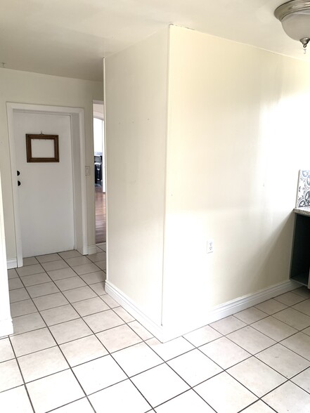 Building Photo - 22 Lyon St