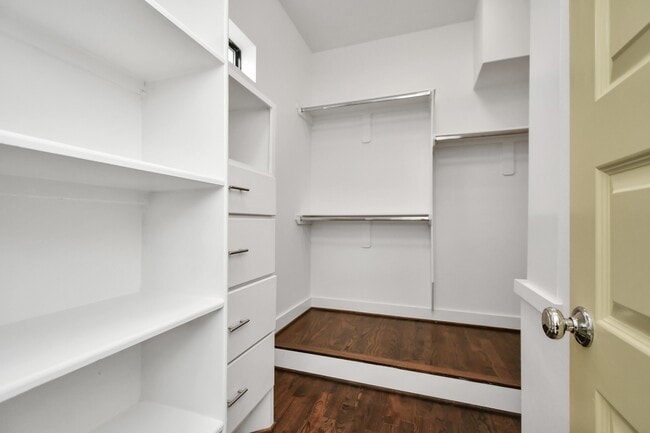 Building Photo - 1705 Dunlavy St