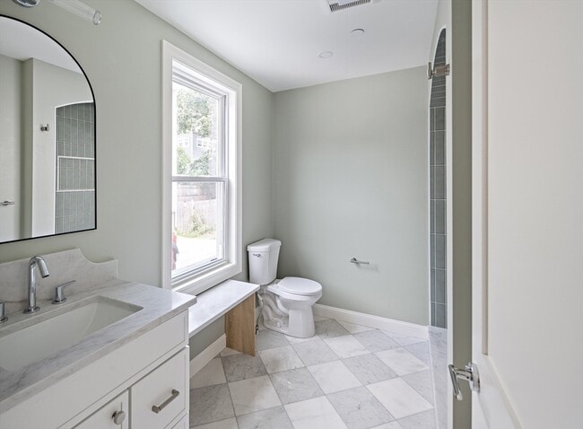 Building Photo - 206 Byron St