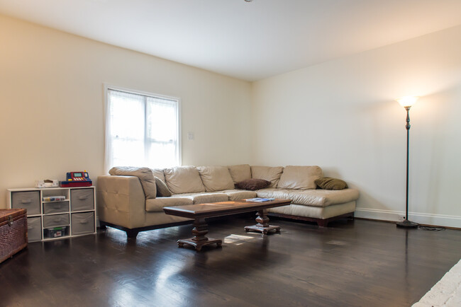 Family Room. Leather sectional couch. - 15 North Ave