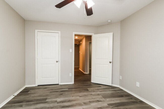 Building Photo - 19190 Shire Horse Blvd