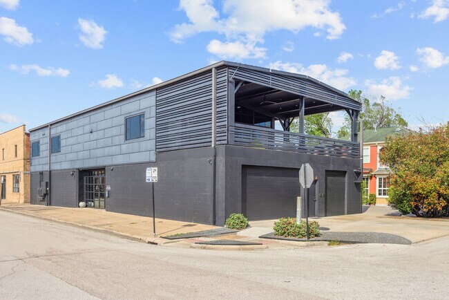 Building Photo - 908 White St