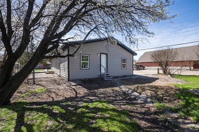 Building Photo - 1101 Anthony St