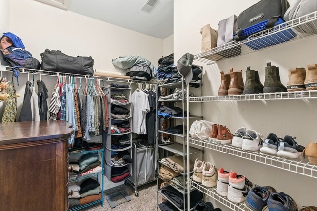 Building Photo - 7223 Althorp Way