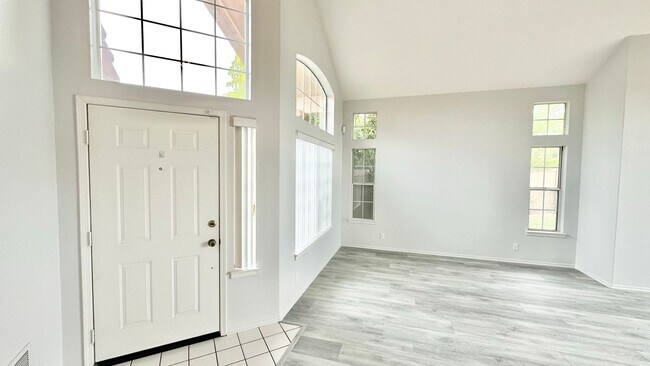 Building Photo - Awesome Two-Story Home, Recently & Freshly Updated, just minutes to downtown Fallbrook!