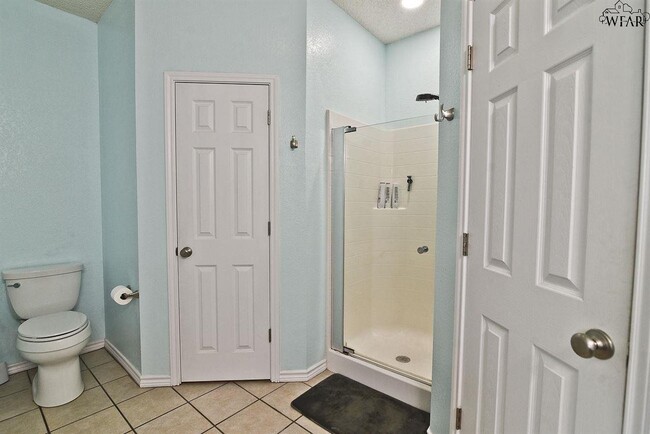 Building Photo - 5516 Chinaberry Dr