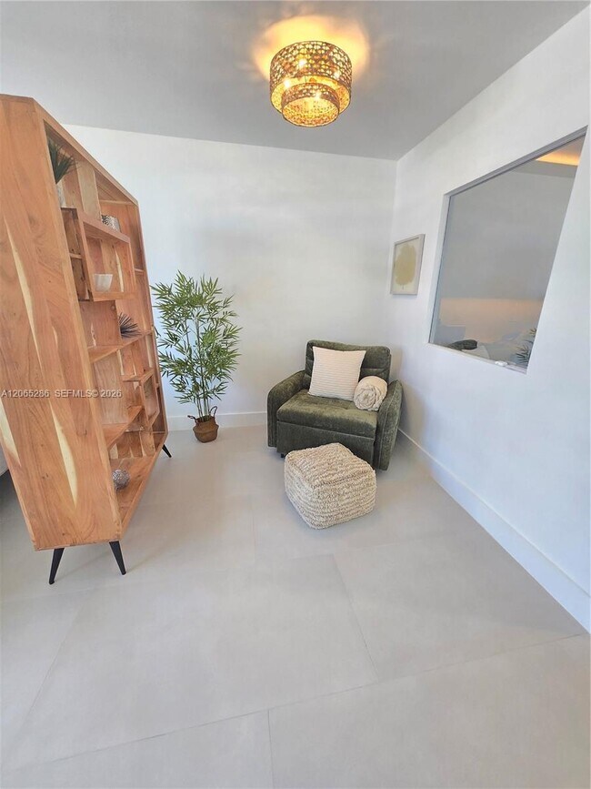 Building Photo - 100 Lincoln Rd
