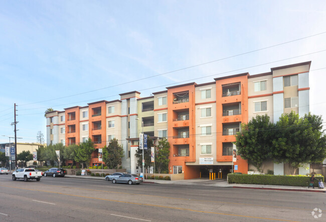 Primary Photo - 6940 Sepulveda