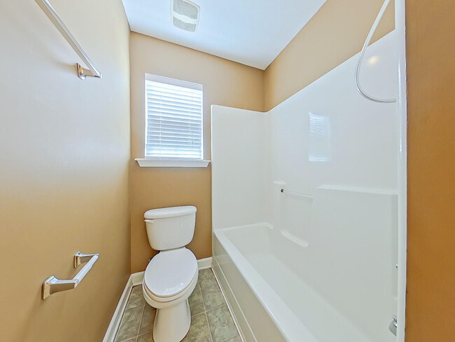 Building Photo - 615 Ventana Dr