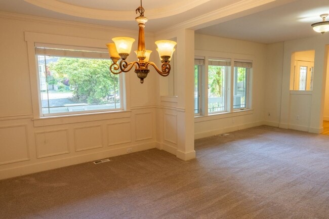 Building Photo - 4bd/2.5ba Seattle Home