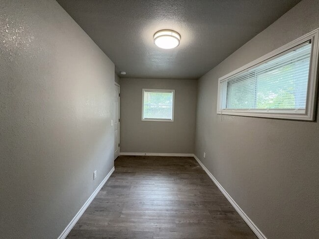 Building Photo - 3316 Shorewood Dr