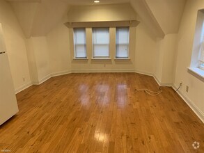 Building Photo - Studio, 1 bath Triplex - 6908 North Broad ...