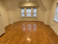 Building Photo - Studio, 1 bath Triplex - 6908 North Broad ...