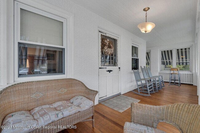 Building Photo - 683 Main Ave