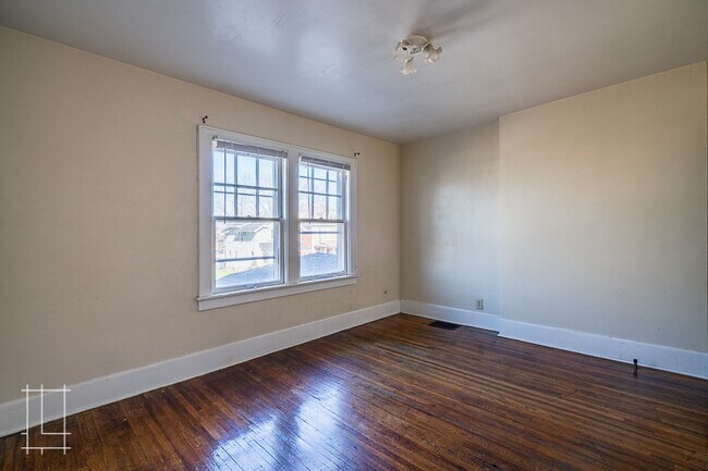 Building Photo - 1448 Summit St