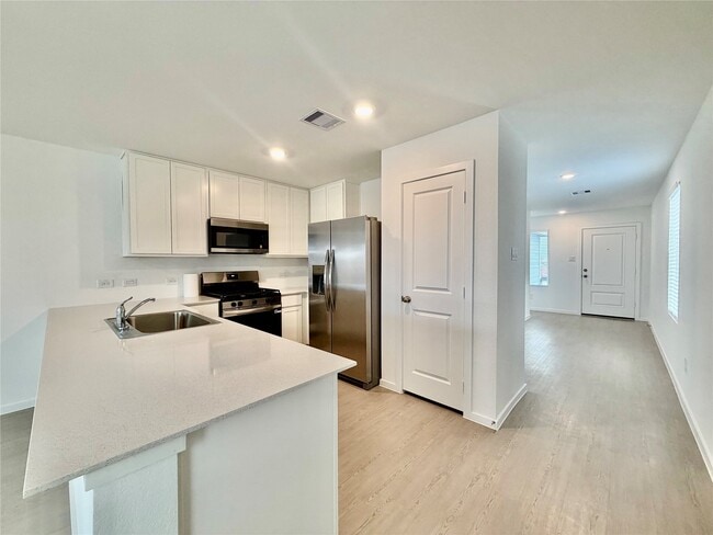 Building Photo - 5003 Esperanza Ter Dr