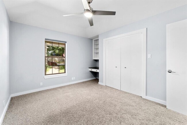 Building Photo - 1215 Robin Trail