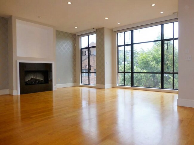 Building Photo - 72 Langton St