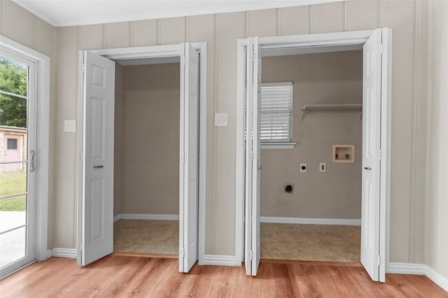 Building Photo - 5229 Ira St