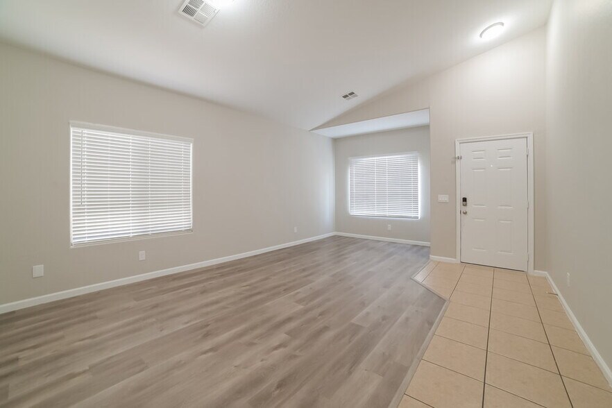 Building Photo - 6034 N 68th Dr