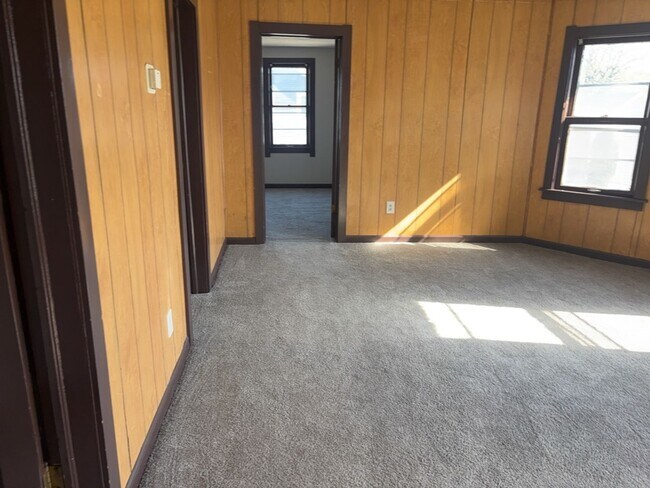 Building Photo - 3621 Sackett Ave