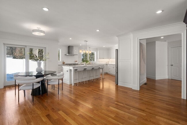 Building Photo - 150 Country Club Rd