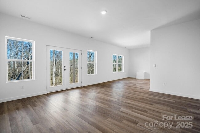 Building Photo - 115 Brentwood Dr