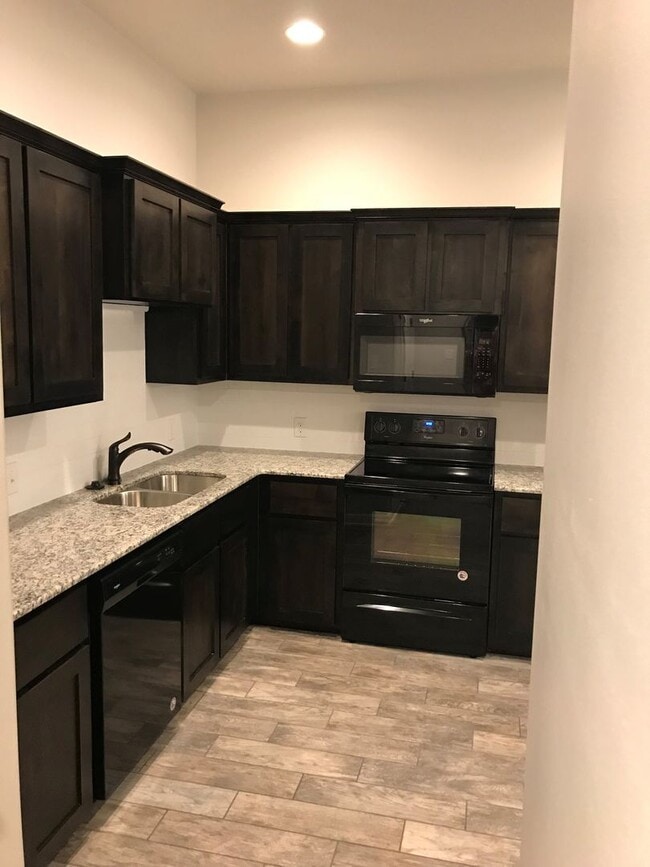 Building Photo - Spacious 3 Bed / 2 Bath Duplex in Trimmier...