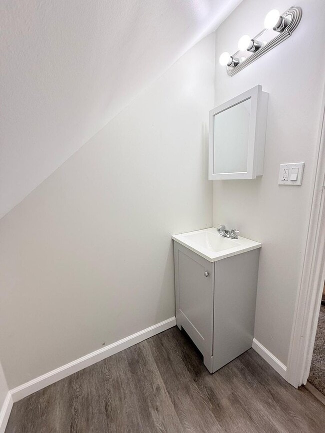 Building Photo - Great 4BR, 1 1/2BA Single Family Home in P...