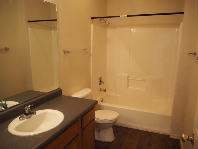 Building Photo - 4256 Sabana Loop SE
