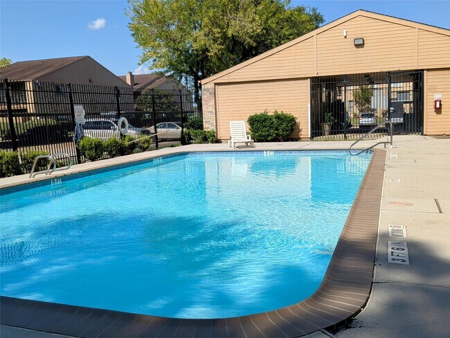 Building Photo - 10555 Turtlewood Ct