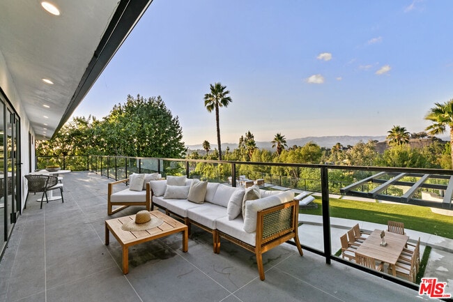 Building Photo - 18101 Green Meadow Dr