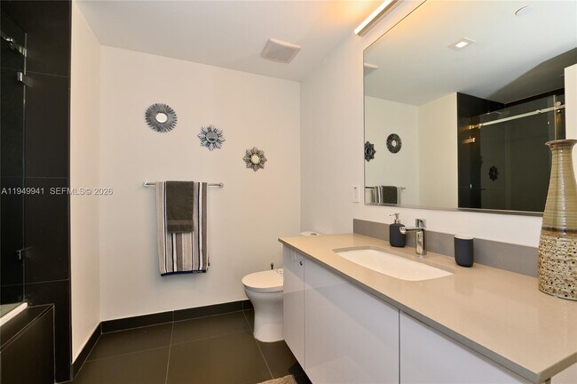 Building Photo - 1600 NE 1st Ave