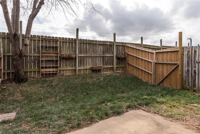 Building Photo - 4077 Glenstone Terrace