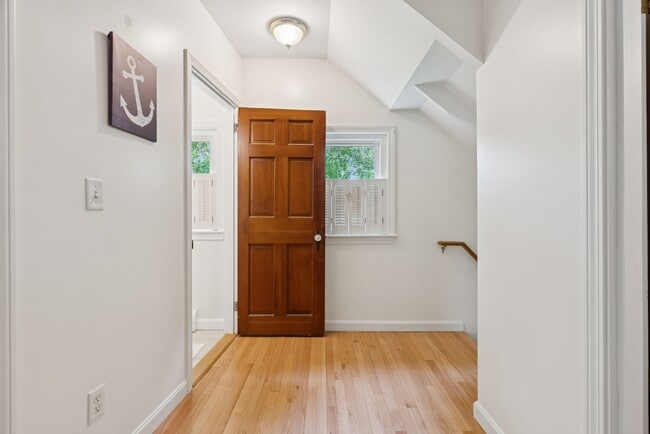 Building Photo - 111 Cottage Rd