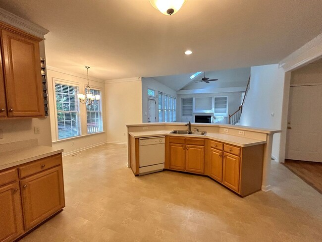 Building Photo - Beautiful 4 Bedroom, 2.5 Bathroom Home in ...