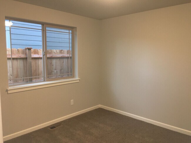 Building Photo - 3 Bedroom 2 Bath Home in Fieldstone Crossing