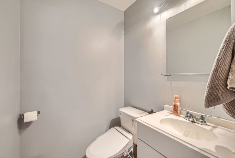 Building Photo - 953 N Rohlwing Rd