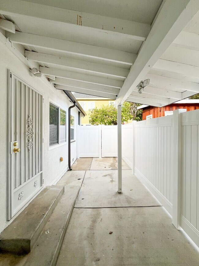 Building Photo - Charming Stand-Alone Home