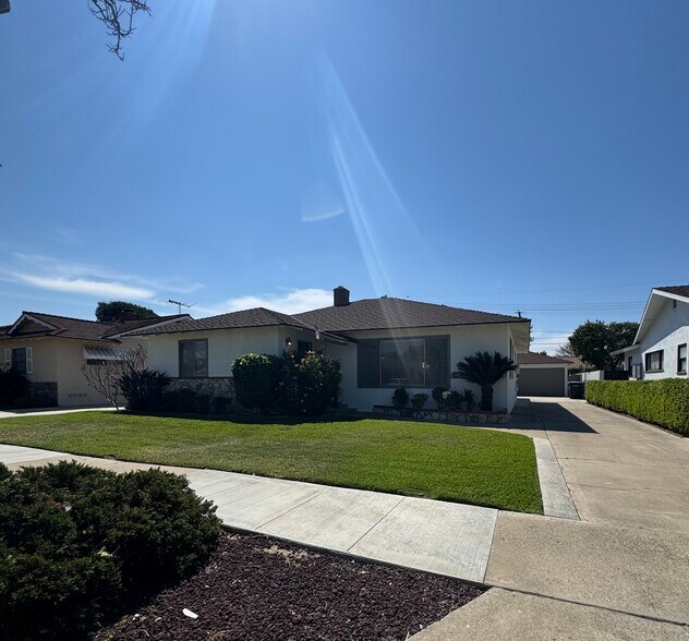 Building Photo - 1324 E Madison Ave