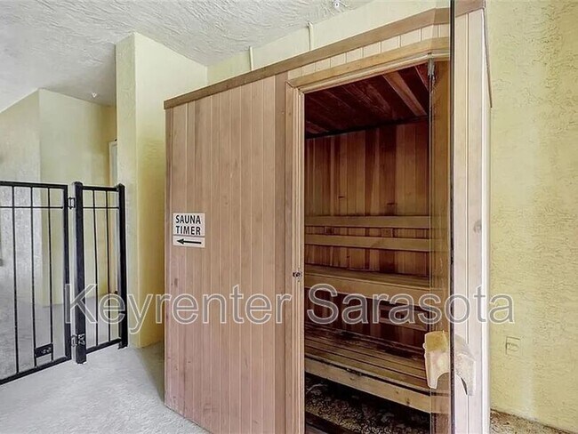 Building Photo - 5700 Bentgrass Dr