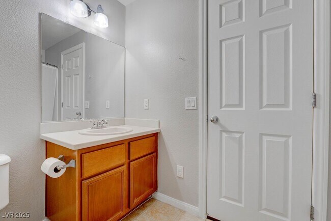 Building Photo - 7701 W Robindale Rd